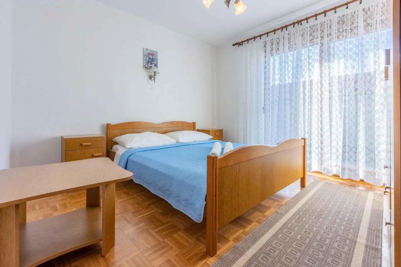 Apartment In Novi Vinodolski 39118