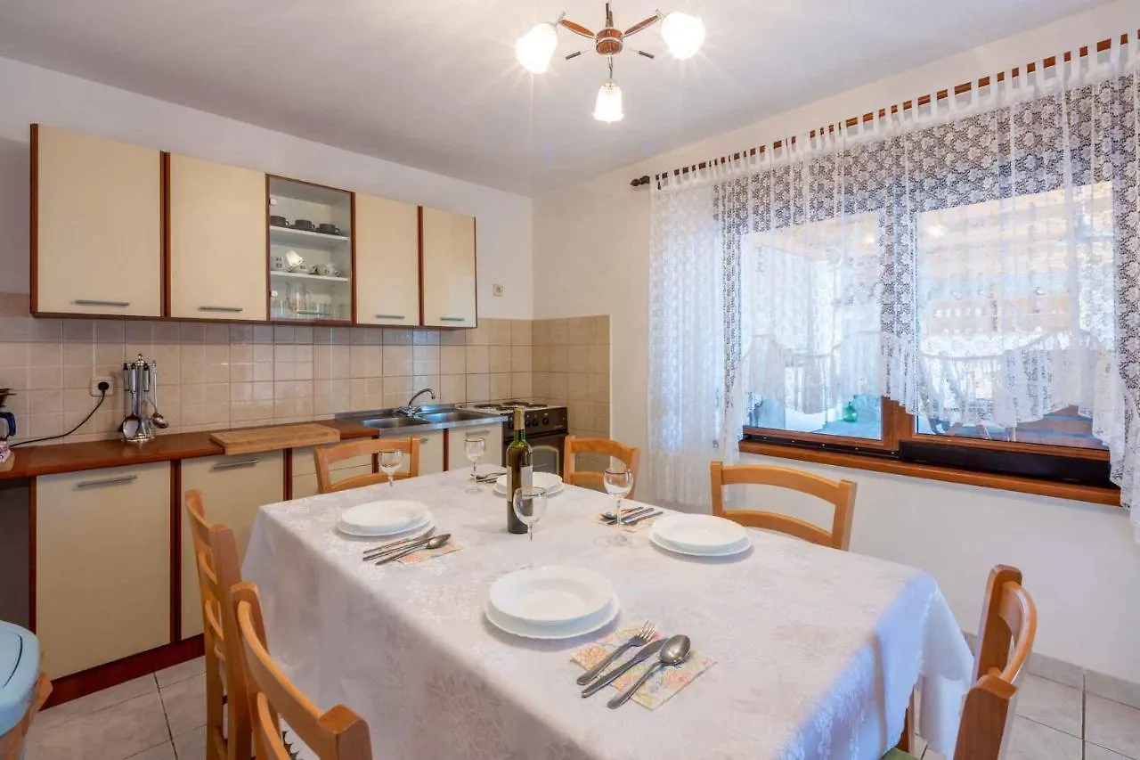 Apartment In Novi Vinodolski 39118