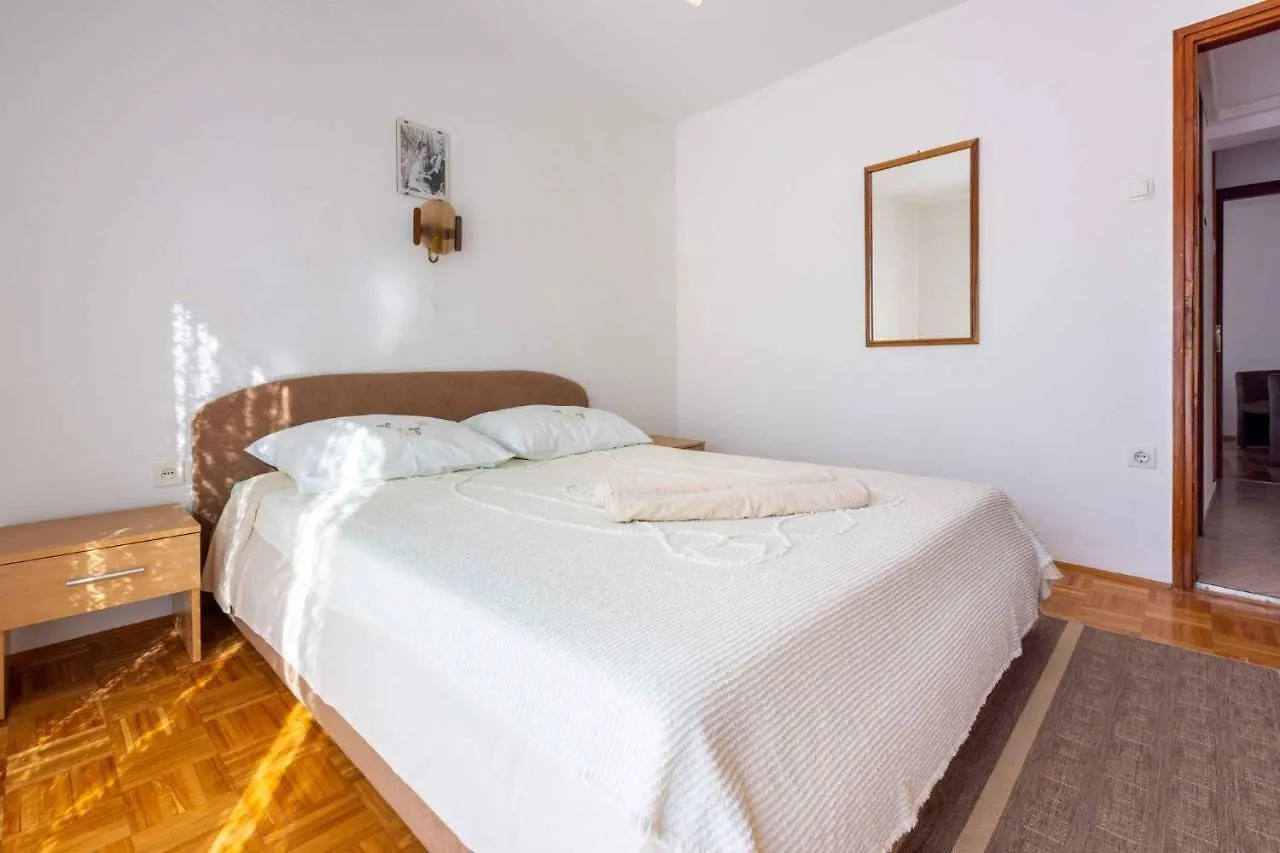 Apartment In Novi Vinodolski 39118