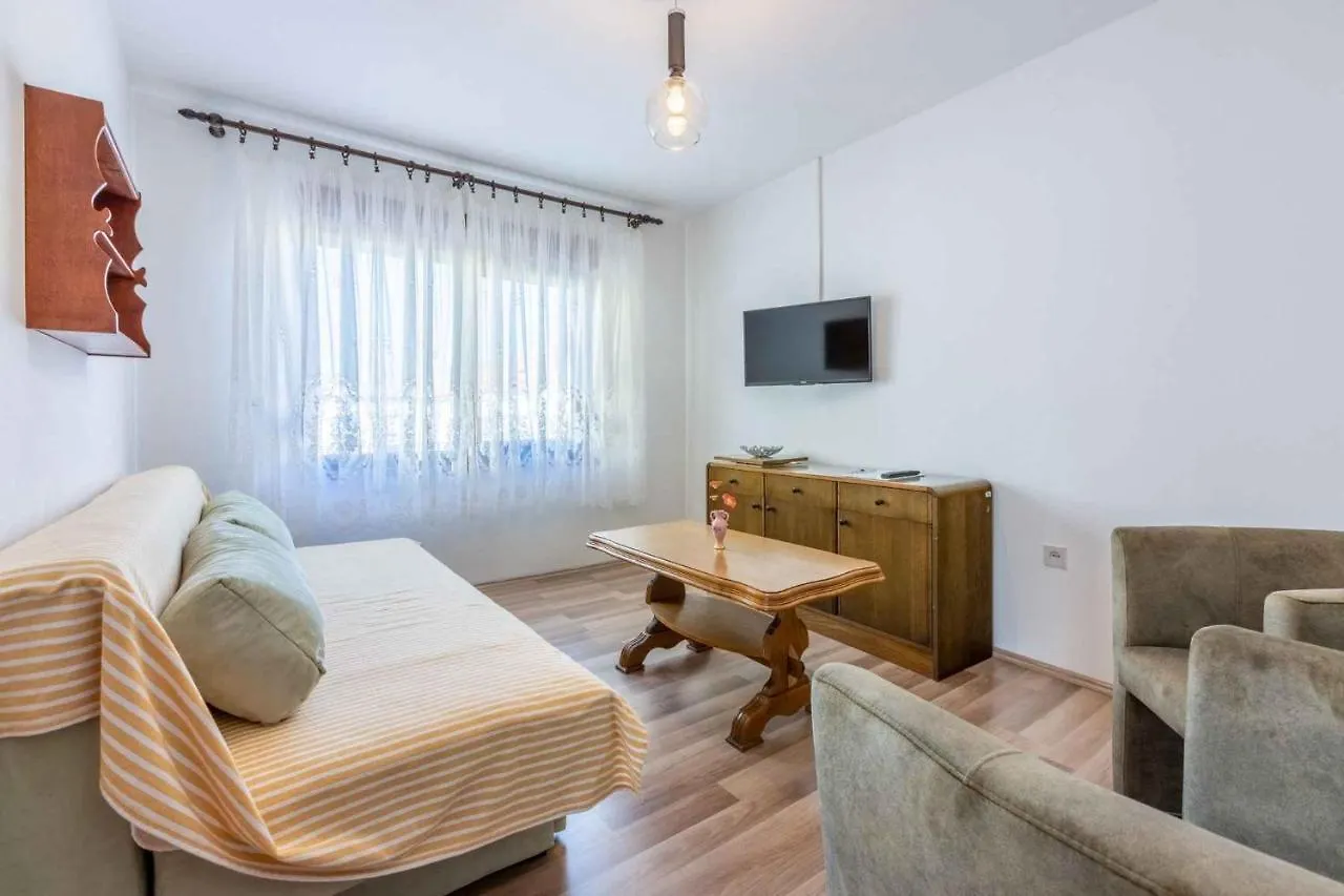 Apartment In Novi Vinodolski 39118