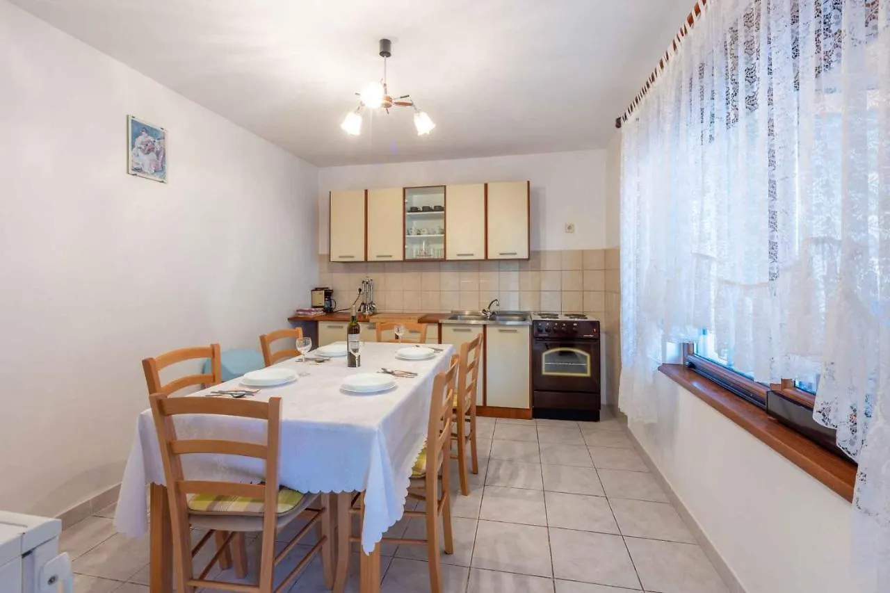 Apartment In Novi Vinodolski 39118